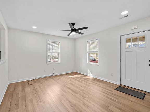 3rd image of 606 Delaware Ave