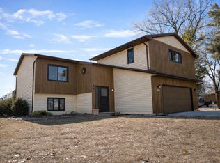 W6127 Colonial Dr, Appleton, WI 54914