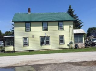 62 Pratt St, Rouses Pt, NY 12979