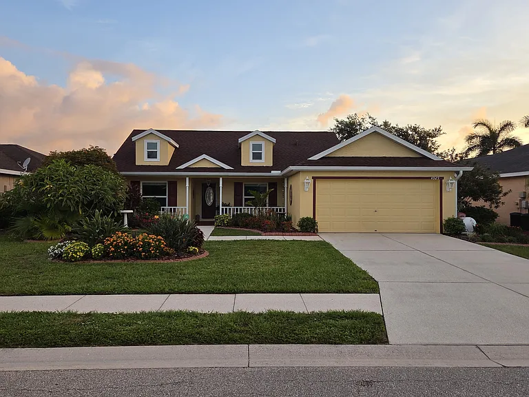4329 Kingsfield Dr — Photo 3