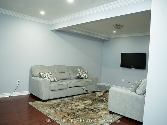 5th image of 2065 Blue Ridge Cres