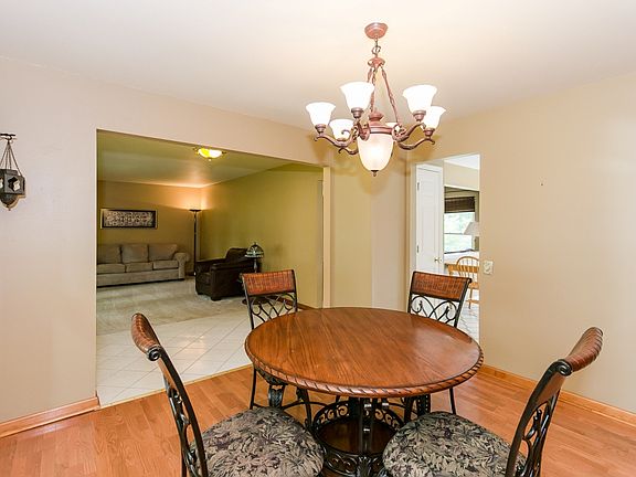 4th image of 3236 Yorkchester Dr