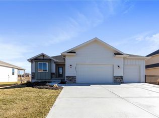 18811 Theden St, Spring Hill, KS 66083