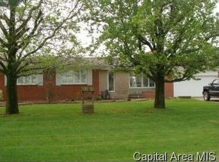 1665 Sandusky Rd, Jacksonville, IL 62650