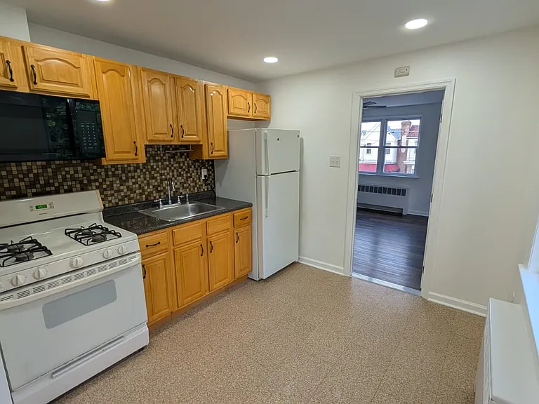 344 Van Kirk St #4 — Photo 5