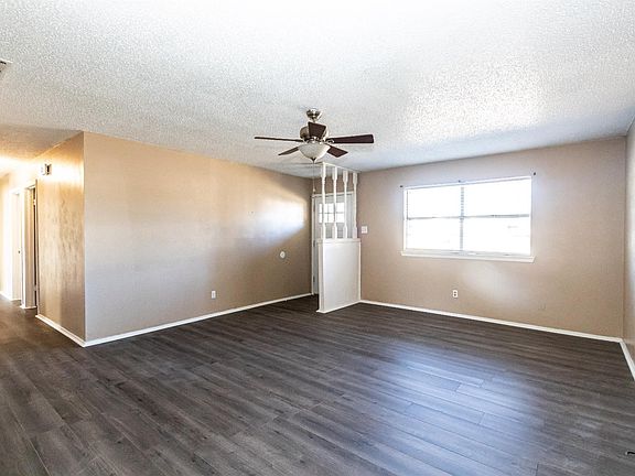 2nd image of 318 Pecan St