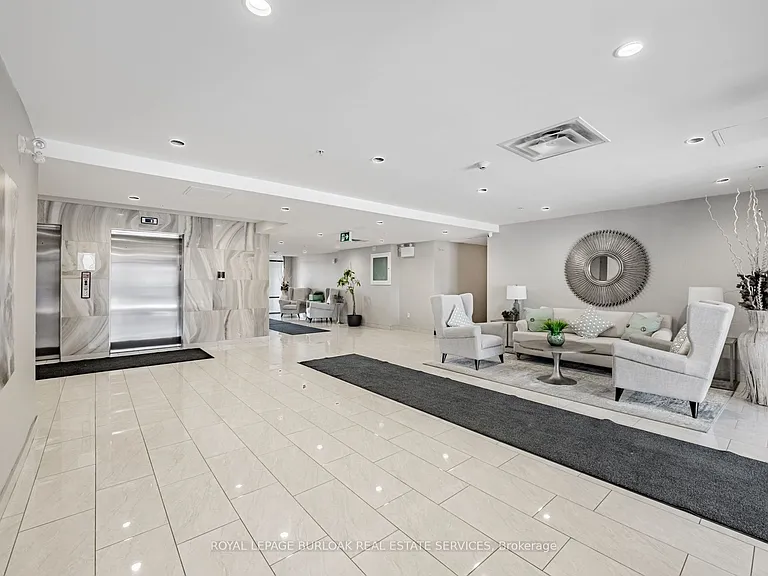 35 Southshore Cres #209 — Photo 4