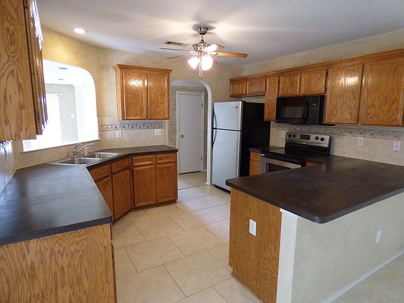 5th image of 404 Delmar Cir