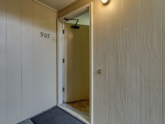2nd image of 9908 NE 124th St APT 907