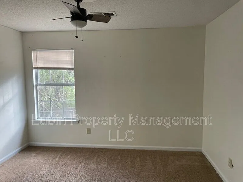 3 bed, 2.0 bath, 2600 sqft, $1,975 — Photo 4