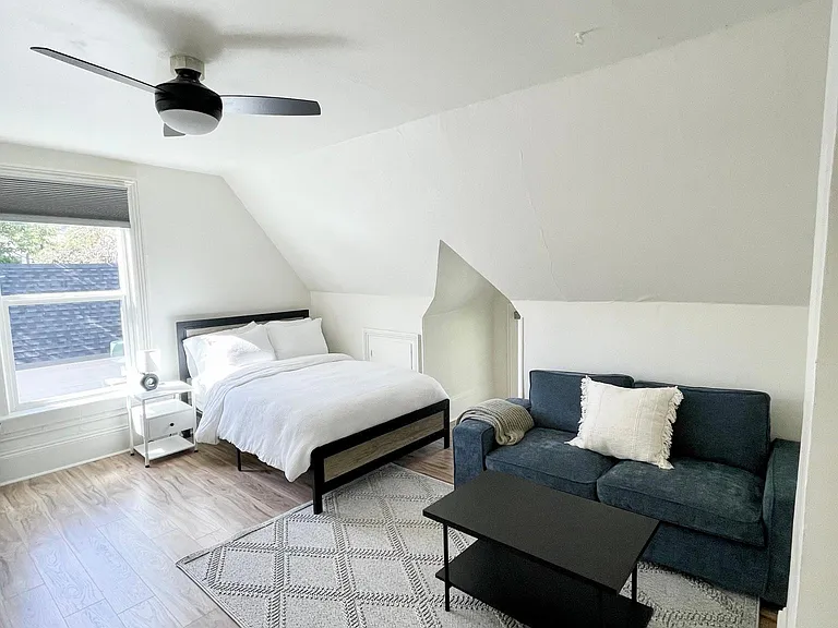 303 E Broadway St — Photo 2
