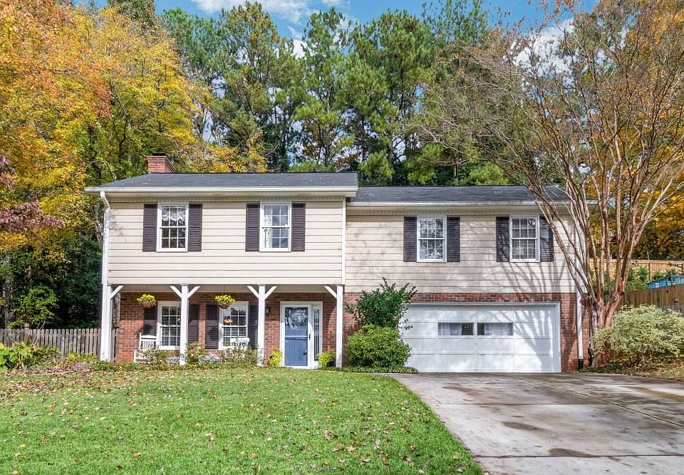 1st image of 329 Chapman Dr