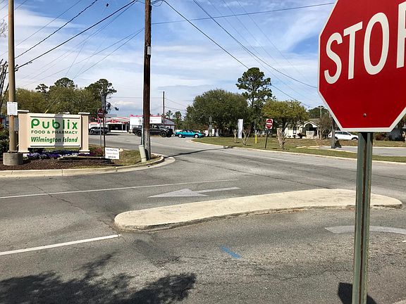 Great location on Johnny mercer rd. 