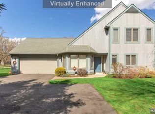 49 Forsgate Ct, Township Of Washington, NJ 07676