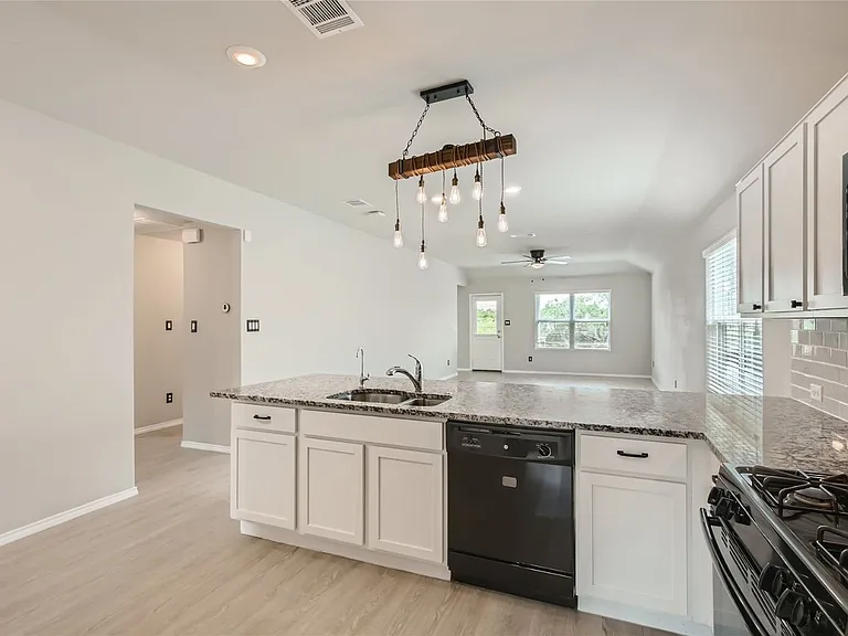 9110 Longhorn Park — Photo 2