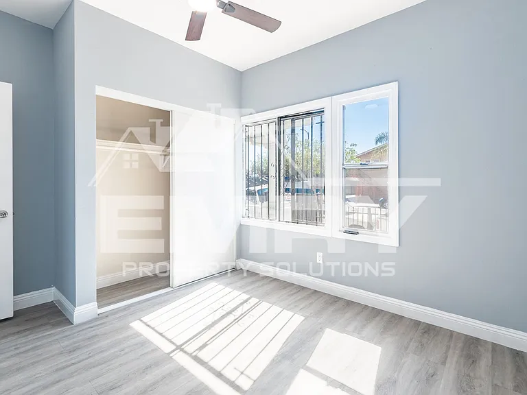4302 S Hoover St — Photo 12