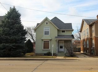 107 S 5th Ave, Saint Charles, IL 60174