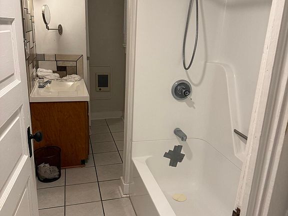 5th image of 3518 Southward Dr #5