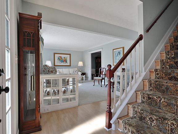 5th image of 336 Brownsfell Dr