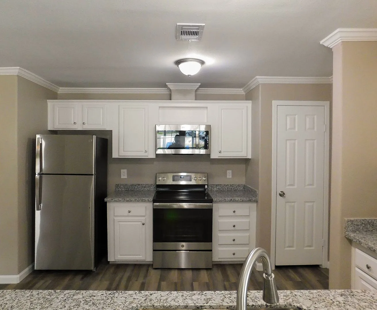 Room For Rent — Photo 1
