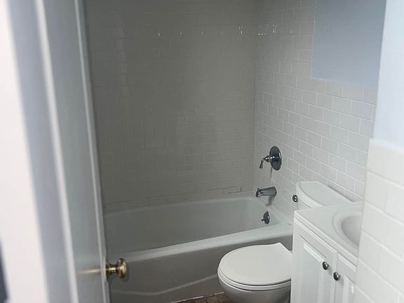 2nd image of 536 N High St APT 1A