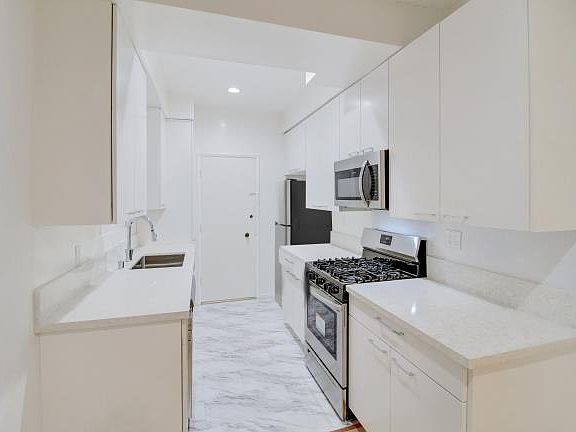 5th image of 144 N Wetherly Dr APT 103