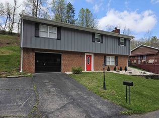 102 Belmont Dr, Huntington, WV 25705