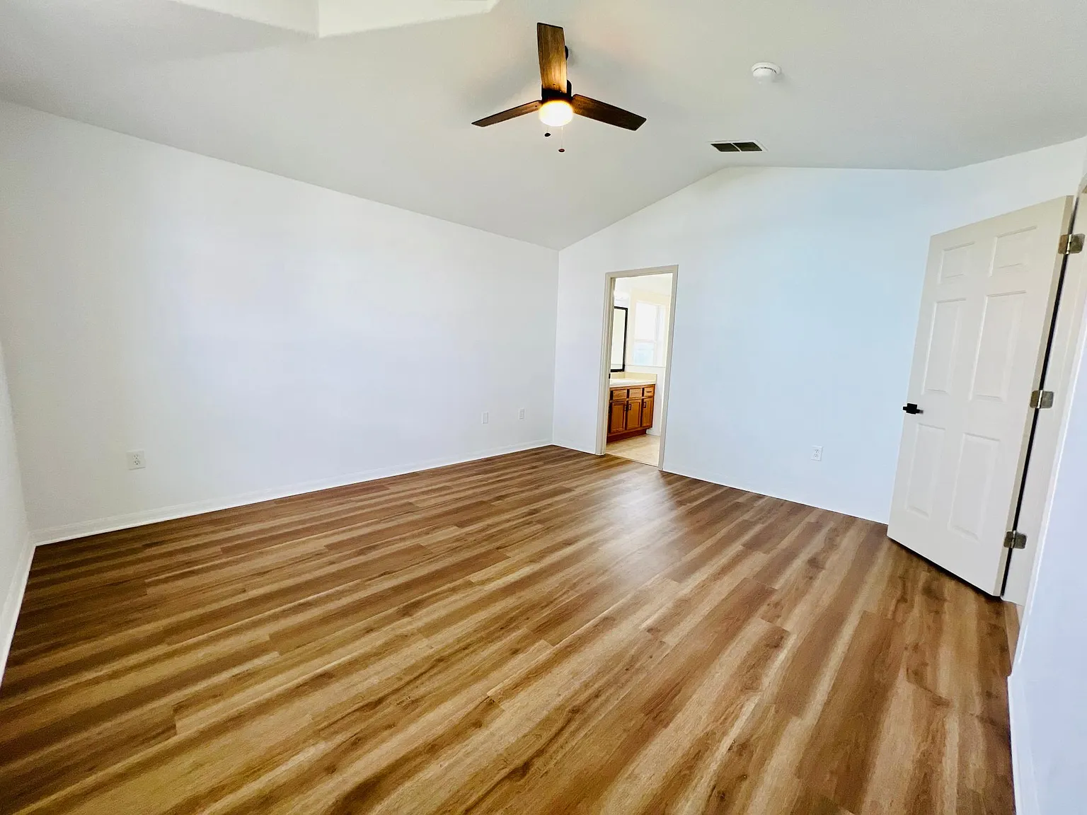 4 bed, 1662 sqft, $2,695 — Photo 4
