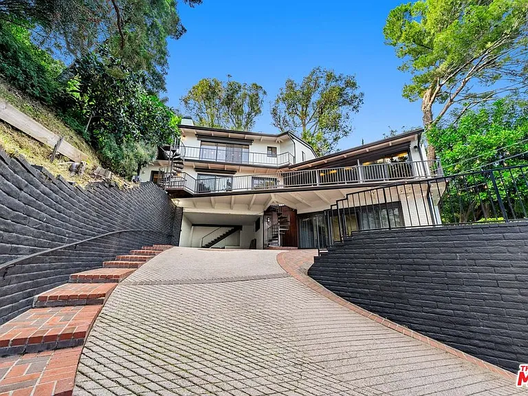 9305 Beverly Crest Dr — Photo 4