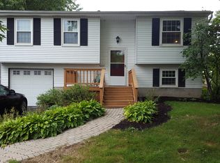 4257 Amblewood Ln, Clay, NY 13041