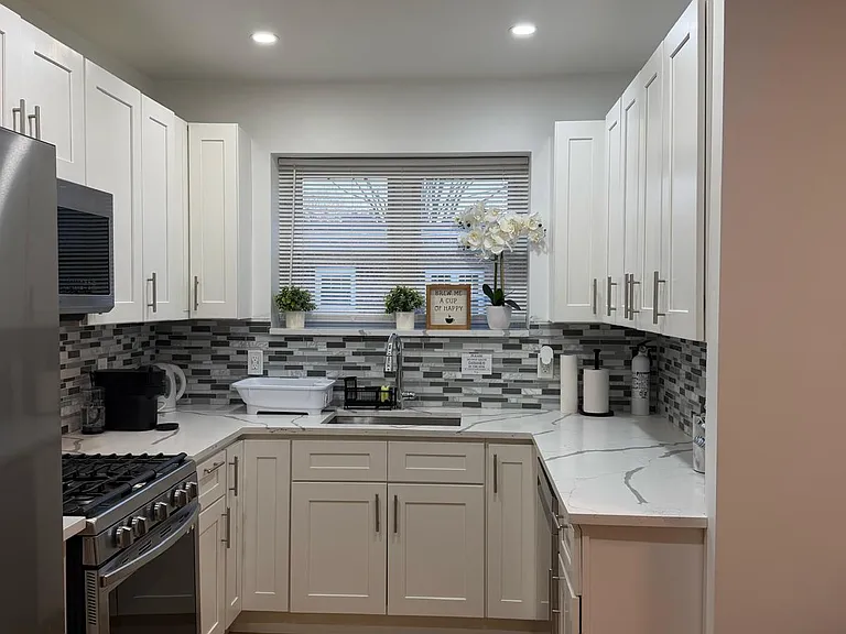 1525 Pelham Pkwy N #3 — Photo 7