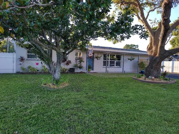 8360 Pelican Ln, Seminole, FL 33777
