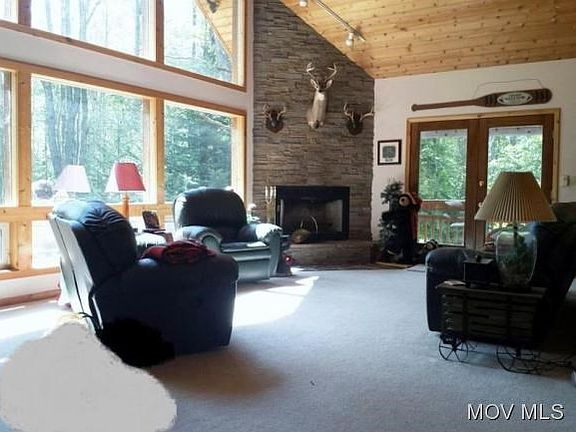 Fml Living Wall of Windows