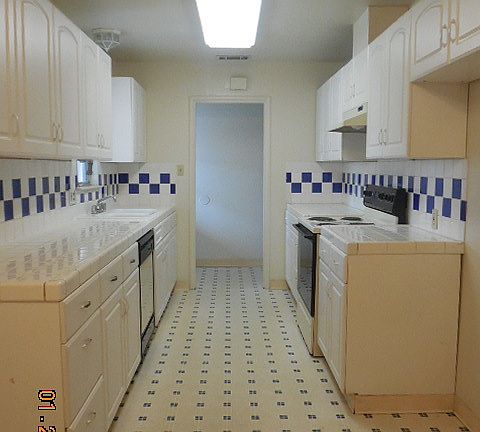 4th image of 229 Alturas Ave