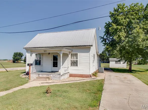 1011 Walnut St, Greenfield, IL 62044