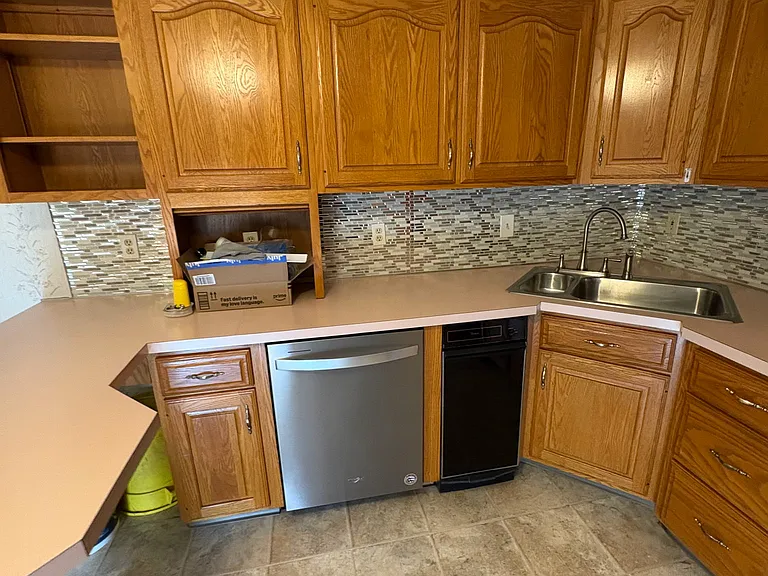 Corner sink, dishwasher. Plenty of cabinet storage.
