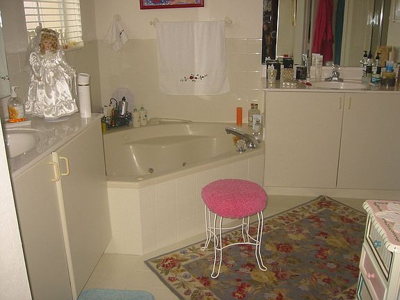 Large Master Bath with jacuzzi