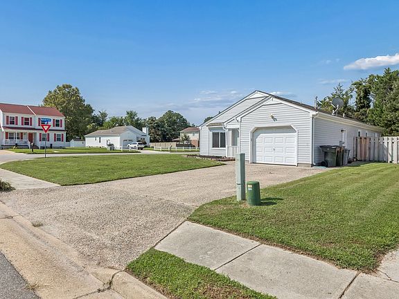 3rd image of 2 Hiram Crockett Ct