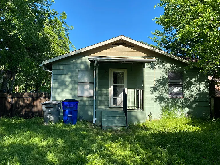215 S Tatum Ave — Photo 1