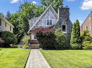 676 Ramapo Rd, Teaneck, NJ 07666