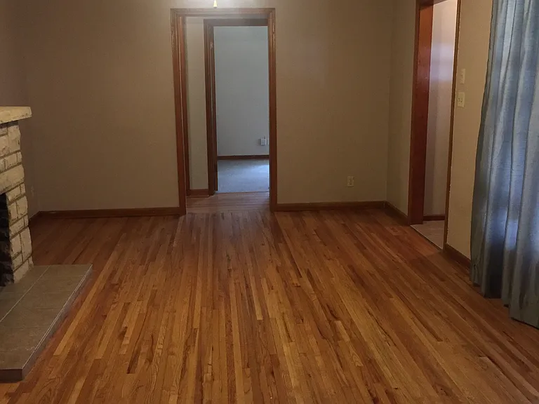2634 N Clarence Ave — Photo 22