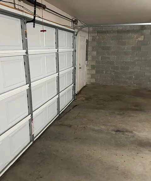 6884 Lexington Dr — Photo 32