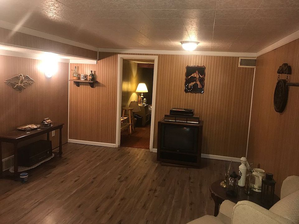 Basement with 4th bedroom 