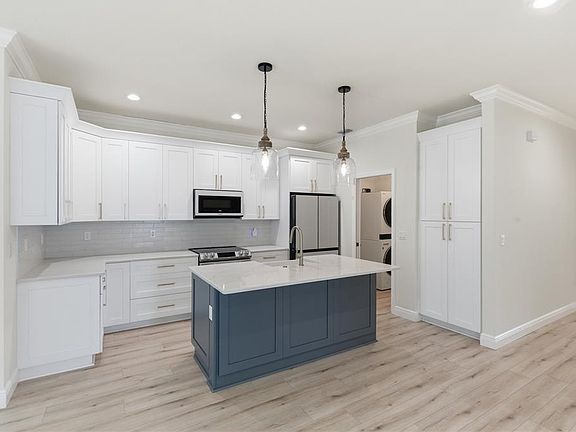 4th image of 3944 Watson Dr