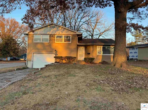 2506 S Woodlawn Dr, Sedalia, MO 65301