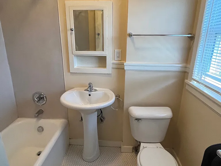 4363 SE Belmont St #303 — Photo 4