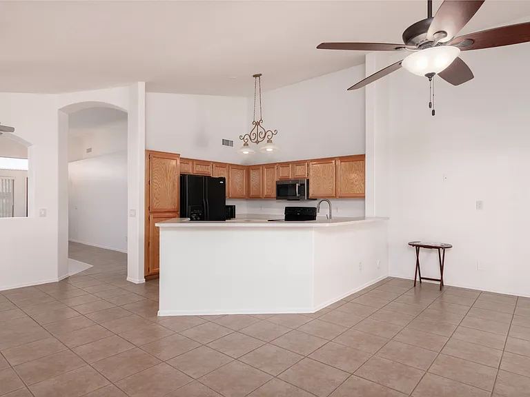 537 E Appaloosa Rd — Photo 5