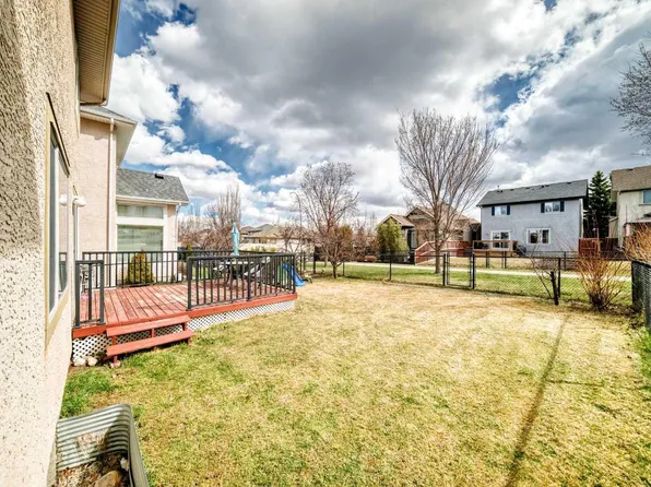264 Everwillow Grn SW, Calgary, AB T2Y 4V9