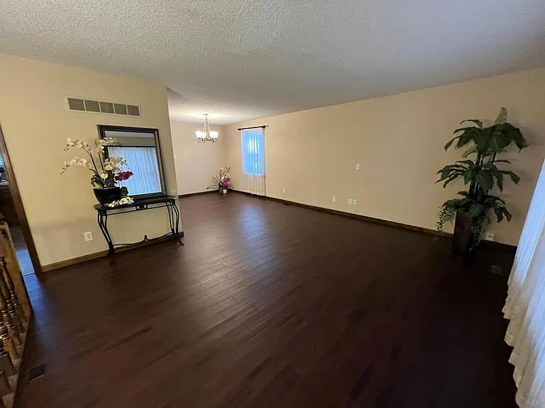 5921 SW 28th Ter — Photo 6