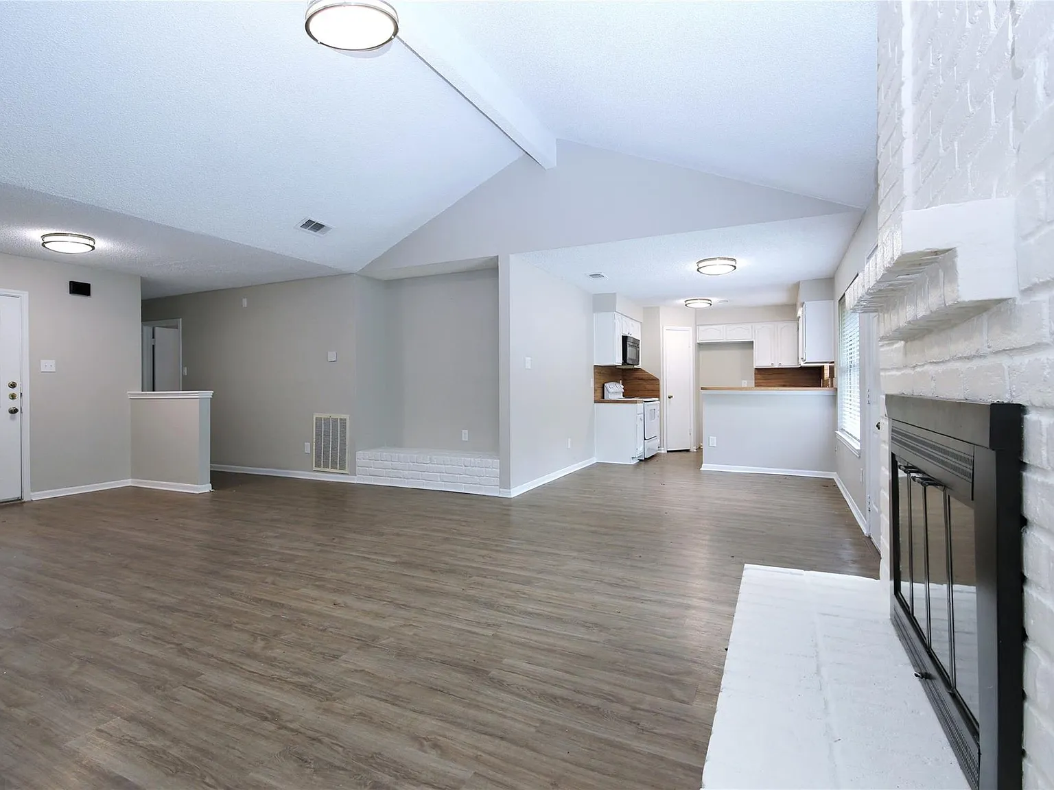 3 bed, 2.0 bath, 1413 sqft, $1,750 — Photo 4